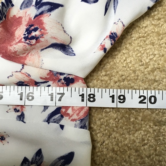 Charlotte Russe Cold Shoulder Top Tie Back Size S - Picture 4 of 5